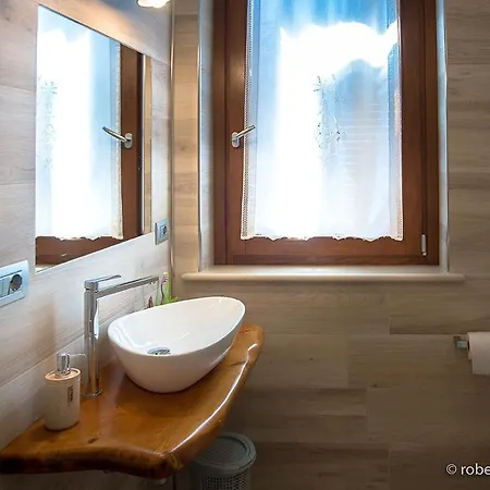 Bed & Breakfast La Casa Di Primo Montecosaro (Marche)