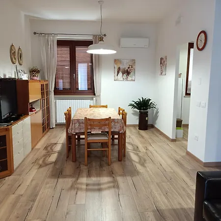 La Casa Di Primo Montecosaro (Marche)